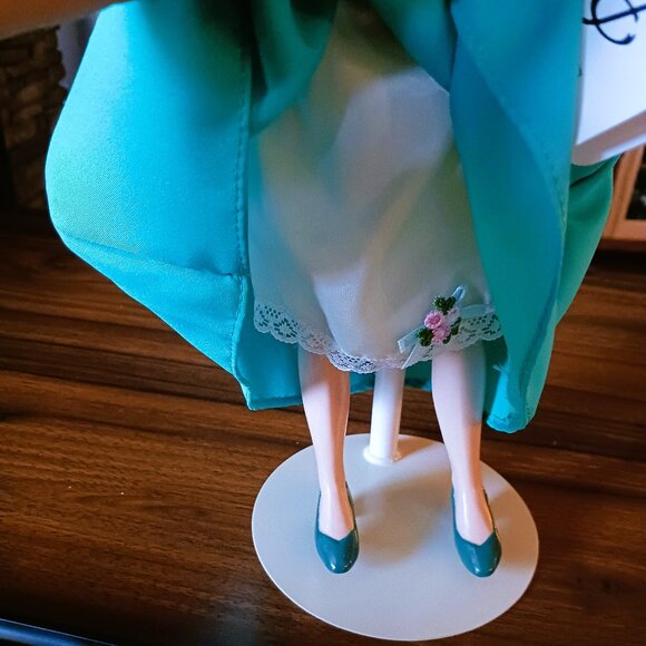 I LOVE LUCY 14" Vintage Doll with stand Lucy Ricardo Hollywood - Picture 6 of 10